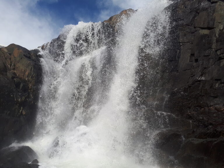 Baga turgen waterfall